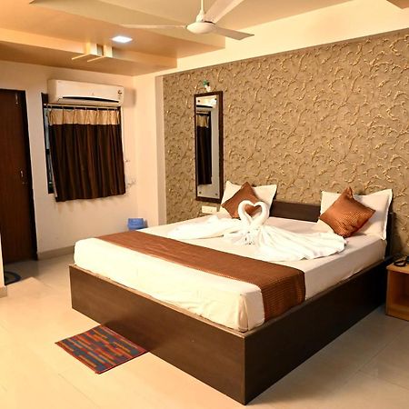 Hotel Sukh Sagar Somnāth Buitenkant foto